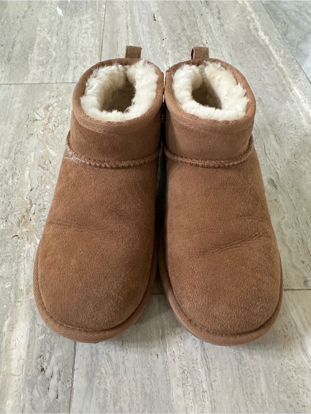 Ugg CLASSIC ULTRA MINI Girls, Chestnut, Size 4